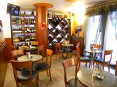 Descrizione di un Bar Caffetteria - Wine Bar nelle Vicinanze di Bergamo Situato in una posizione strategica nelle vicinanze di Bergamo, in Vendita